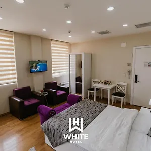 White & فندق